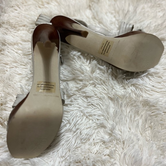 Guess white woven style heels w/ guess buckle detail - Picture 3 of 3